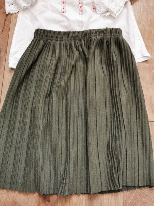 Set bluziță tip ie și fustiță plisată Reserved, mărime 110-116.