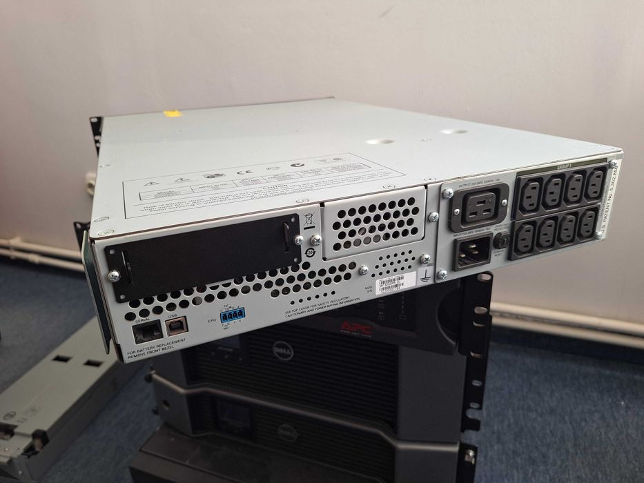 APC Smart-UPS, 3kVA, Rackmount 2U, SMT3000RMI2UC
