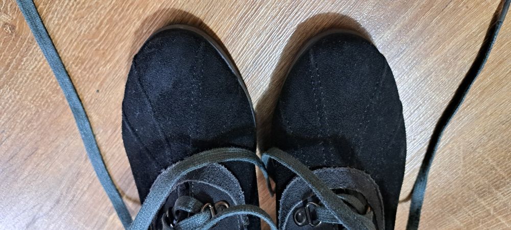 Botine/ghete/cizme piele intoarsa cu siret