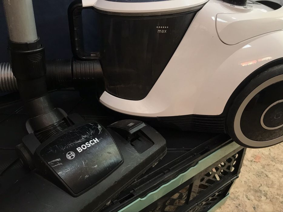 Прахосмукачка - Bosch BGS41K332 Series 6