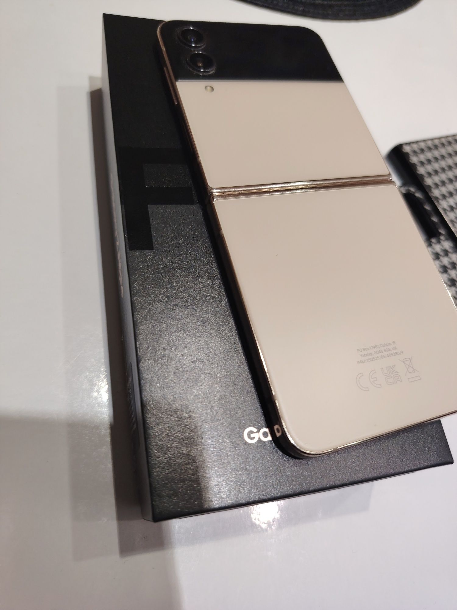 Продавам Samsung Z Flip 4