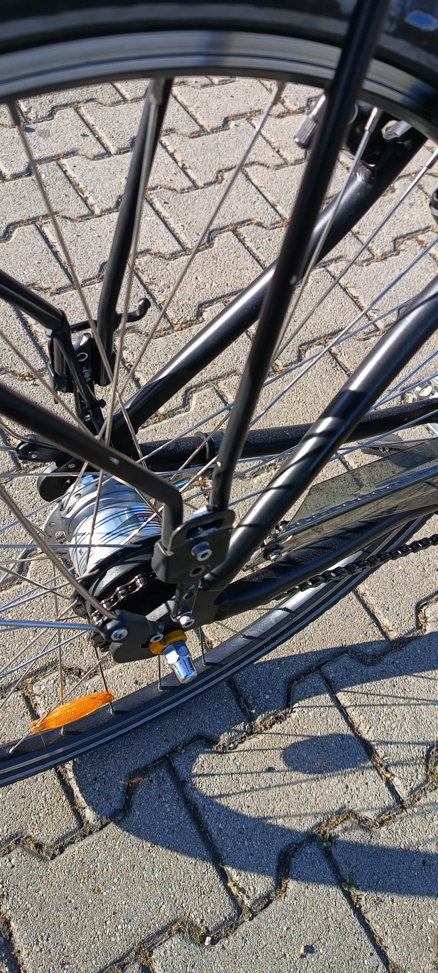 Bicicleta cu cadru de aluminiu