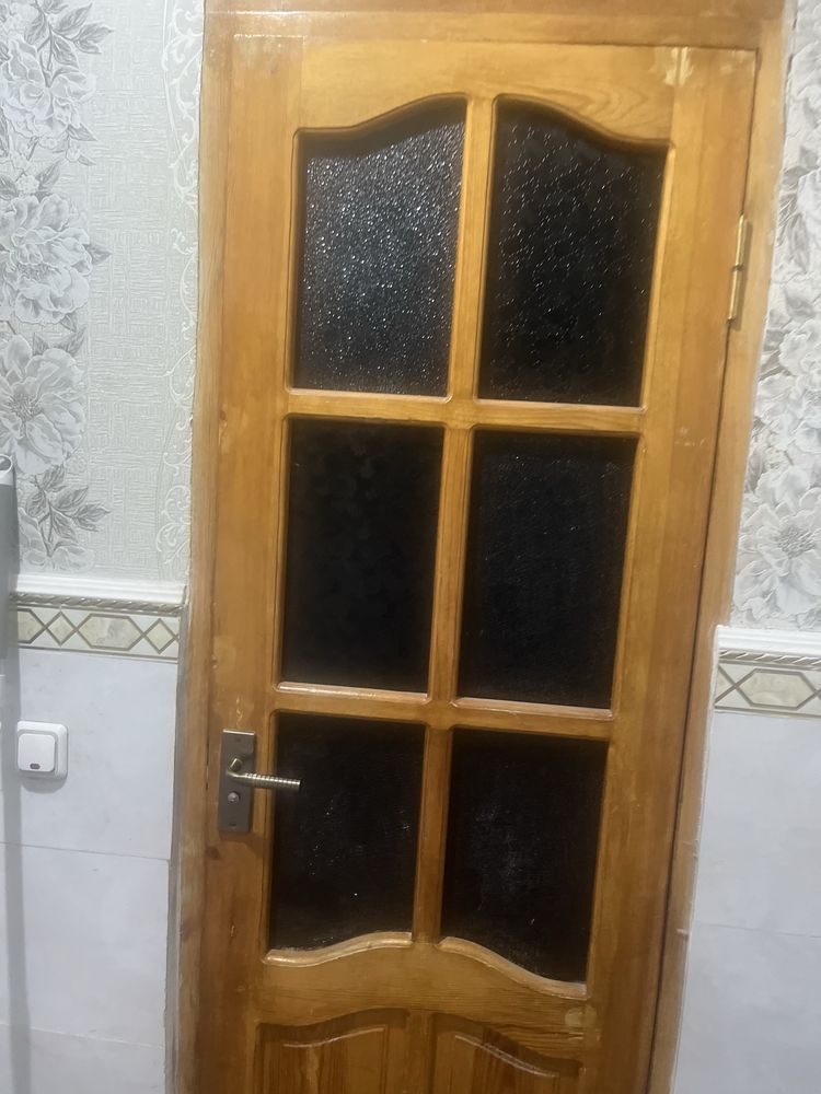 Двери межкомнатнве из дерева