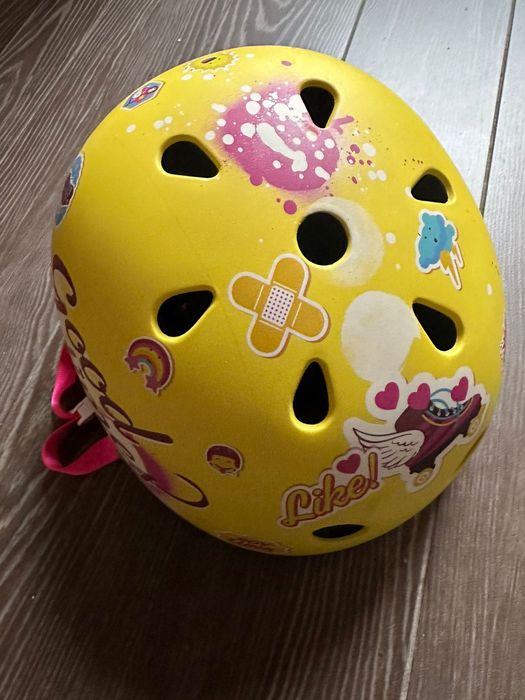 Продавам нова детска каска размер 54-58 на Disney, регулируема, жълта