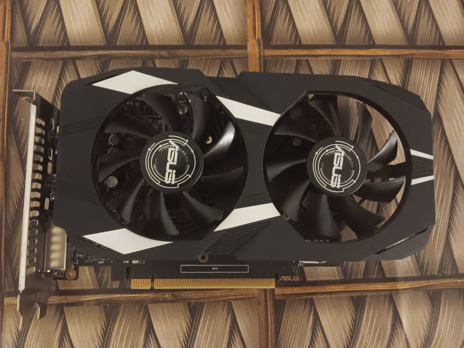 Продавам GTX 1650 + Intel Core i3-10100F с дъно и охлаждане