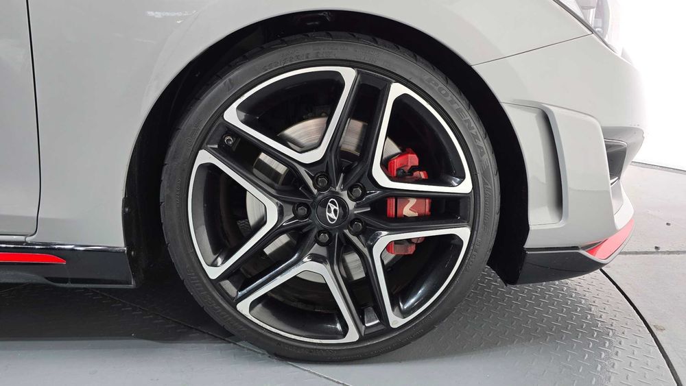 Hyundai Veloster 2.0 N   29