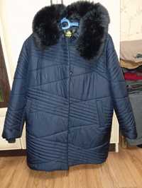 Продам зимние утепленную куртку с мехом размер 54-56