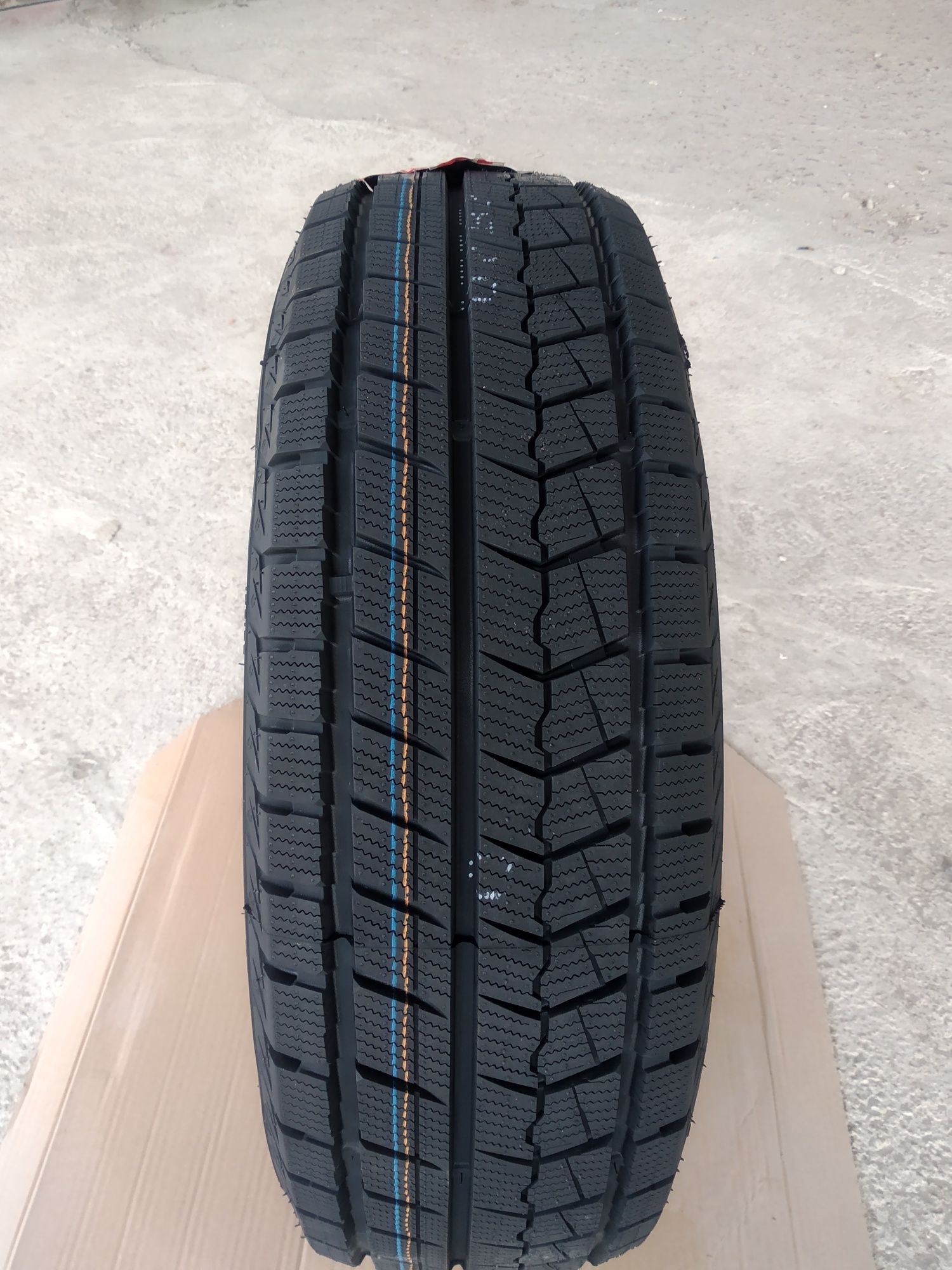 Зимние автошины 205/65R15