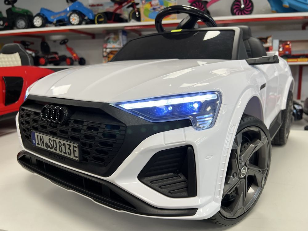 Детска акумулаторна кола Audi RSQ8