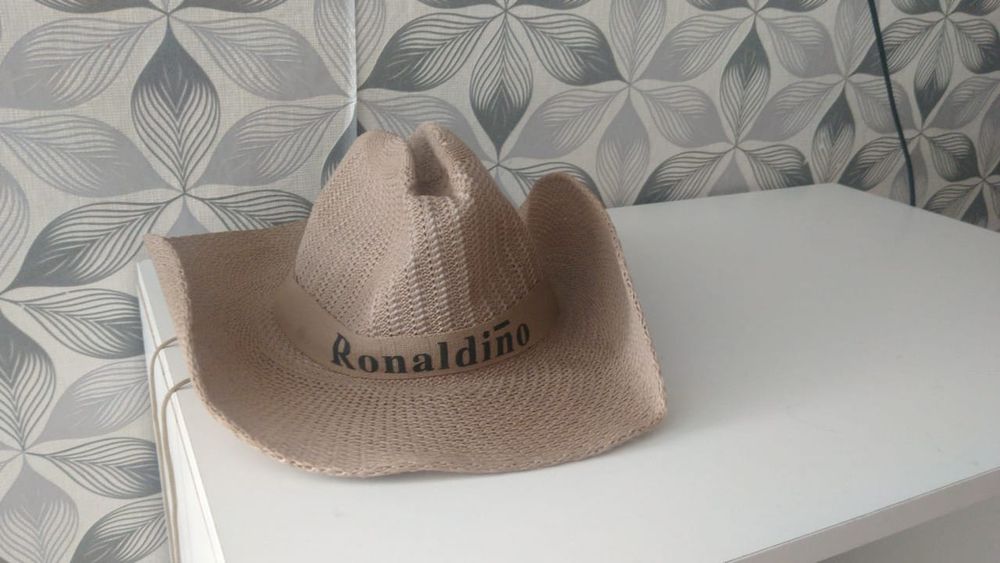 Продам шапку кашерированная женская и шляпа