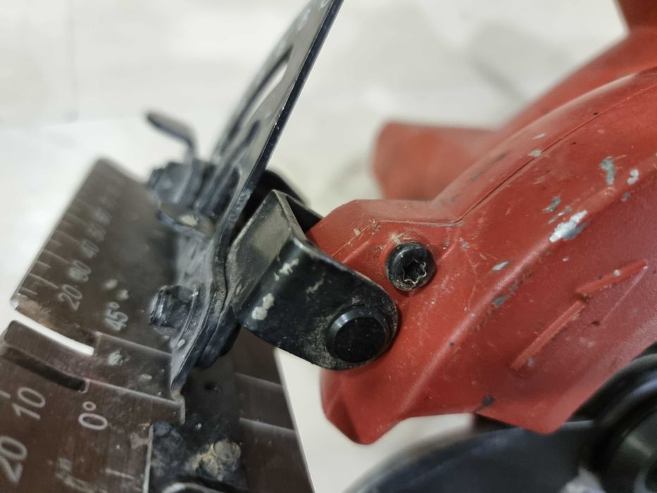 Акумулаторен ръчен циркуляр HiLTi