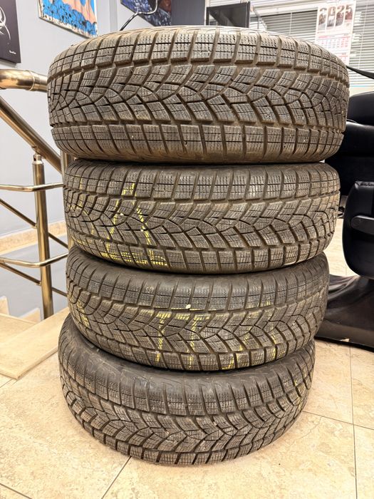 Зимни гуми 215 70 16  Good Year ultra grip suv rav 4