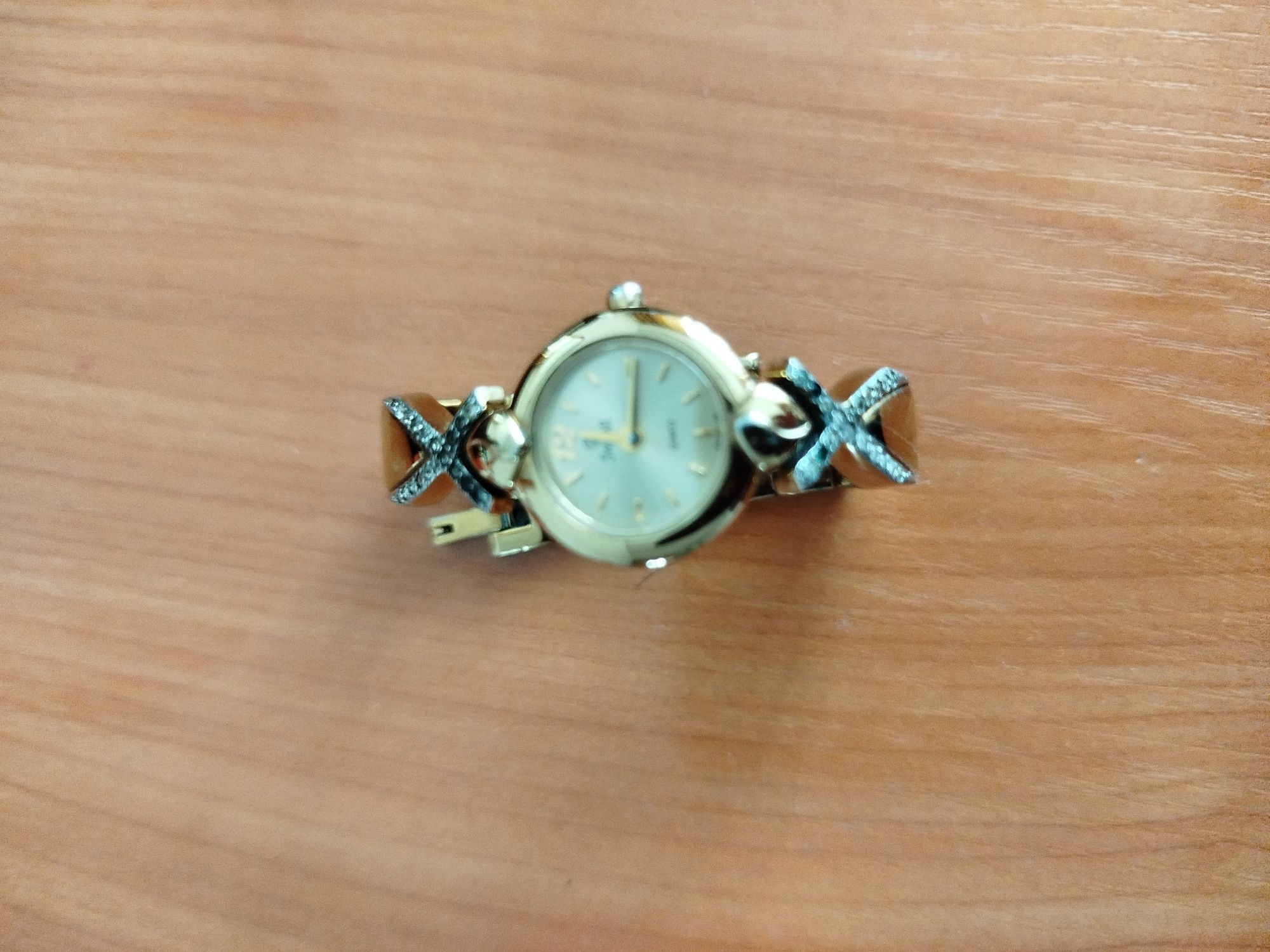 Продам женские позолоченные часы (Швейцария)