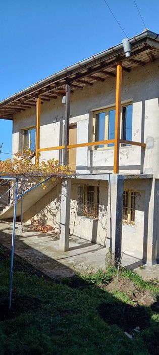 Продавам къща в с. БЕЛИЛА Община Средец