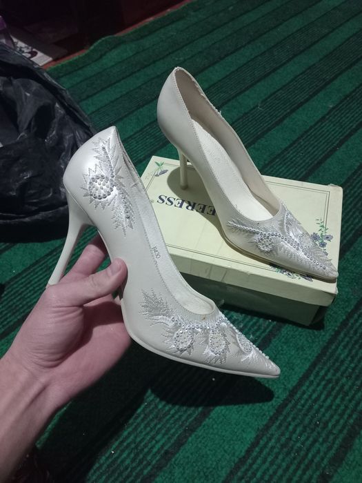 Tuflilar sotiladi yangi Rossiyadan kelgan kiyilmagan narxi 150dan kami