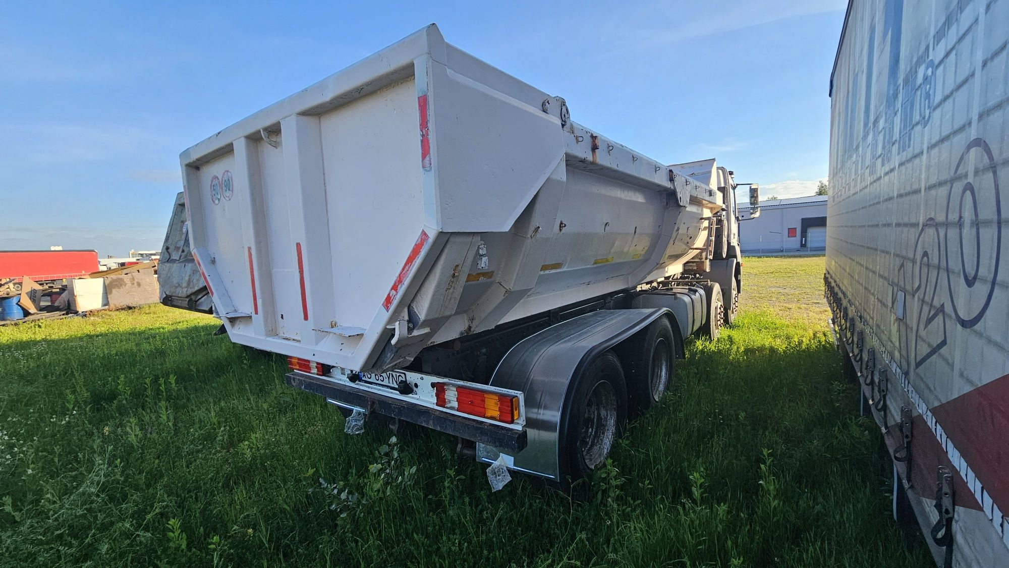 Basculantă Mercedes Axor 2008 8x4