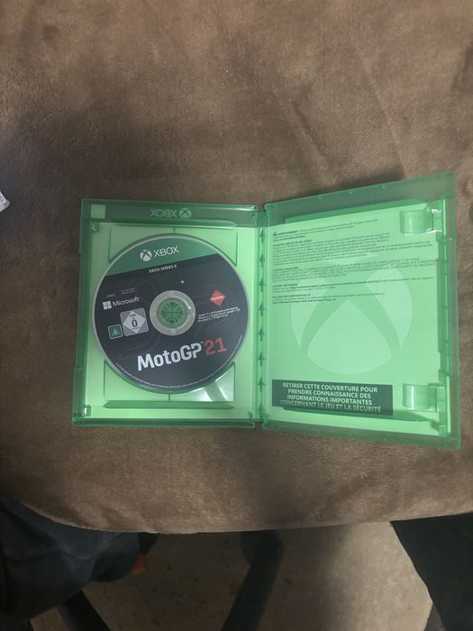 Vând joc MotoGp 21 pentru xbox seria X.