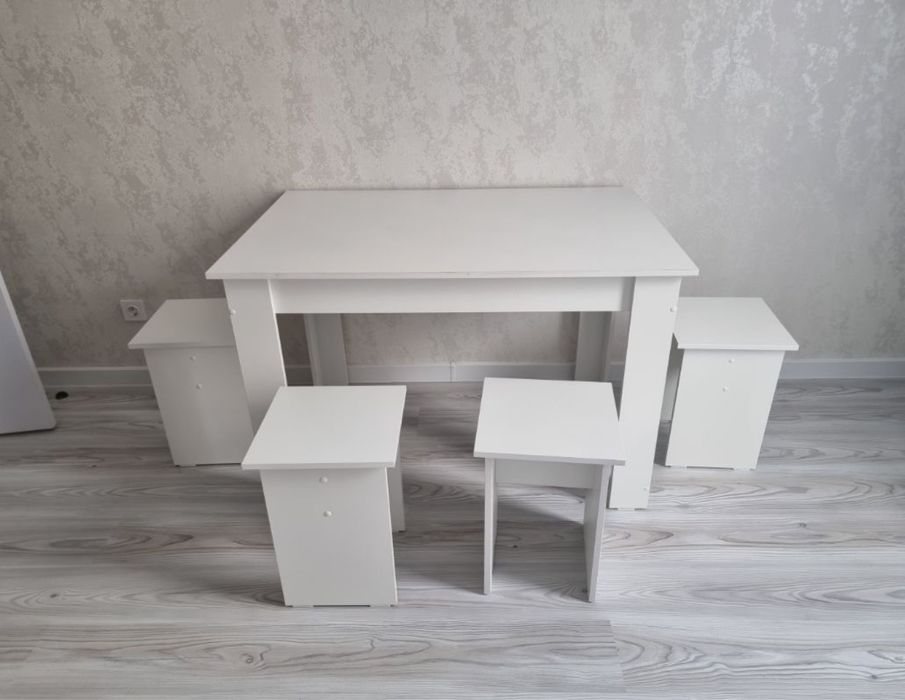 Стол и стулья сатылады