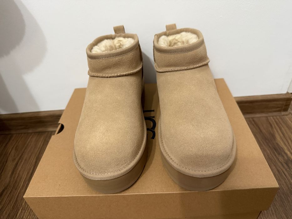 Ugg Ultra Mini cu platforma medie