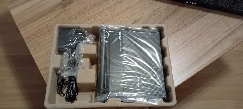 Router wireless ASUS RT-N12E, N300, 2 antene Wi-Fi