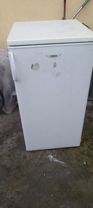 Vând frigider Zannusi