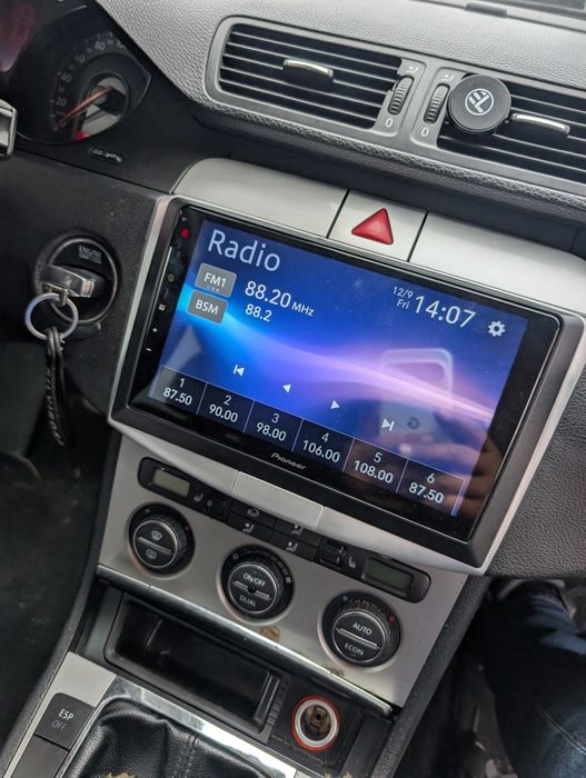 Navigație dedicată VW Passat B6/B7/CC Pioneer SPH-PF97BT 4X50W