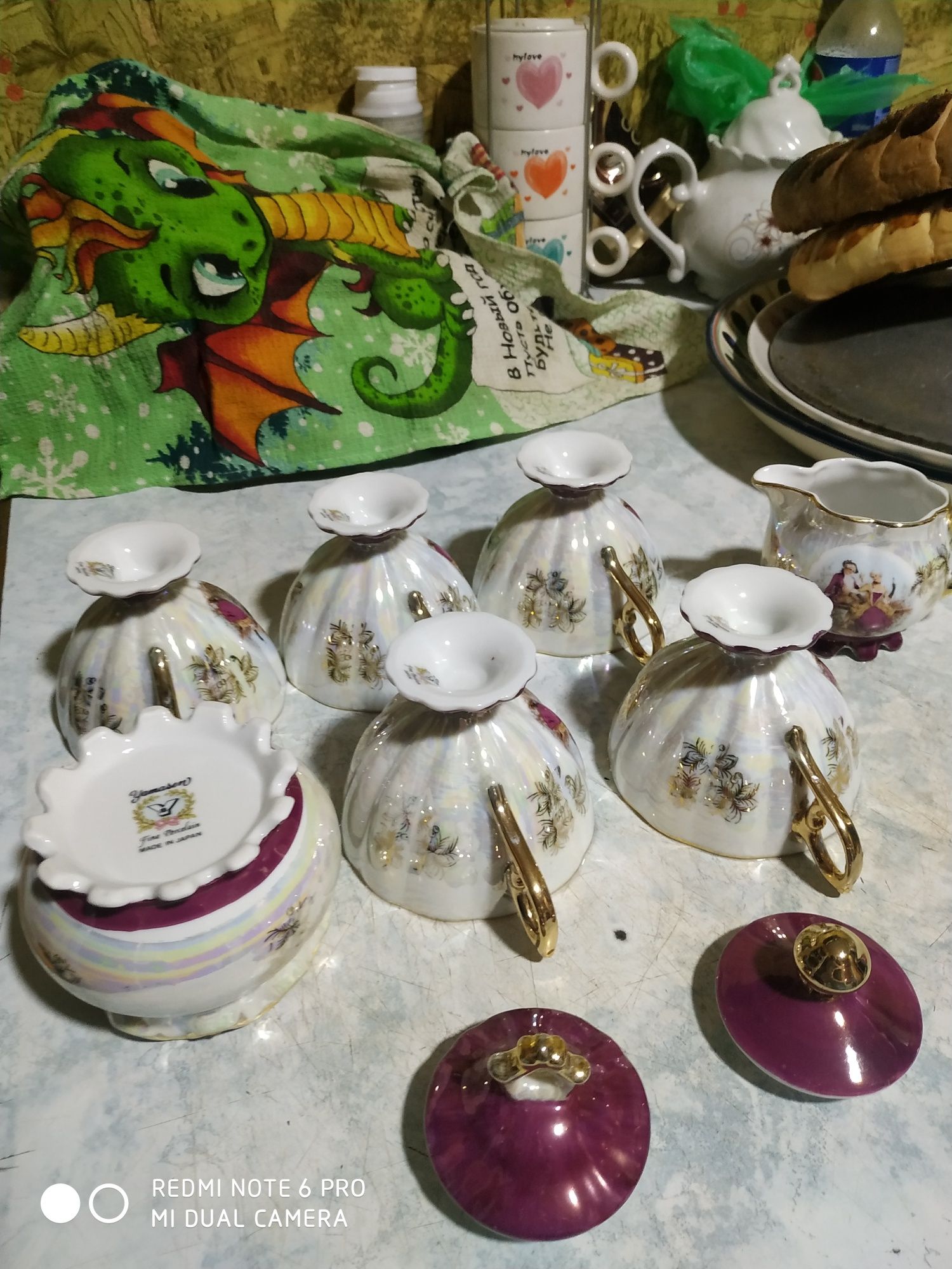 Продается  фарфоровый сервиз японский  редкий