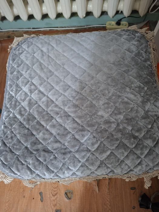 Продам бустики под стульчик