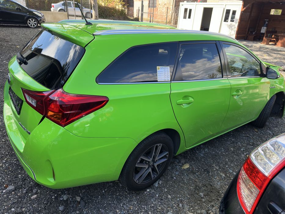 Toyota Auris 1.8 hybrid 136 кс 2014г На Части!