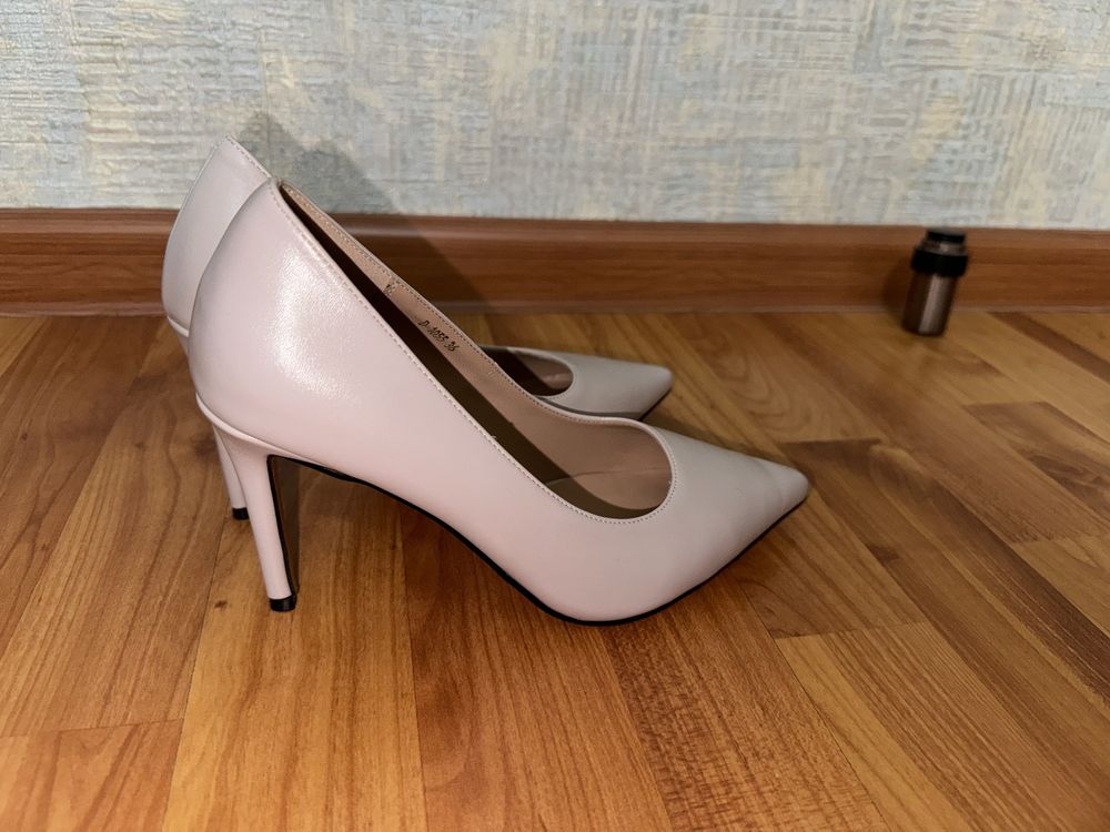Кожаные туфли бренда STUART WEITZMAN
