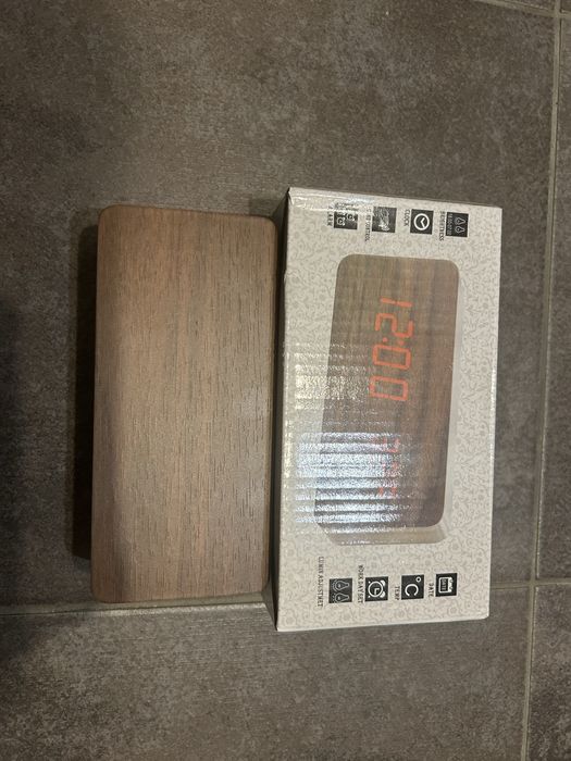 Електронен часовник с термометър