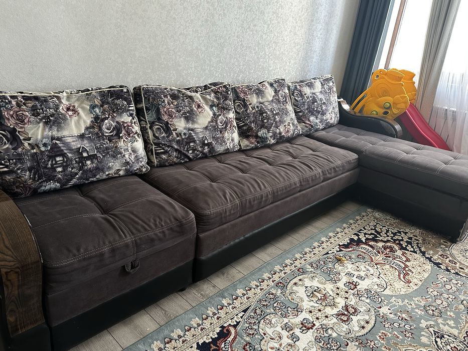 Продам Угловой диван б/у