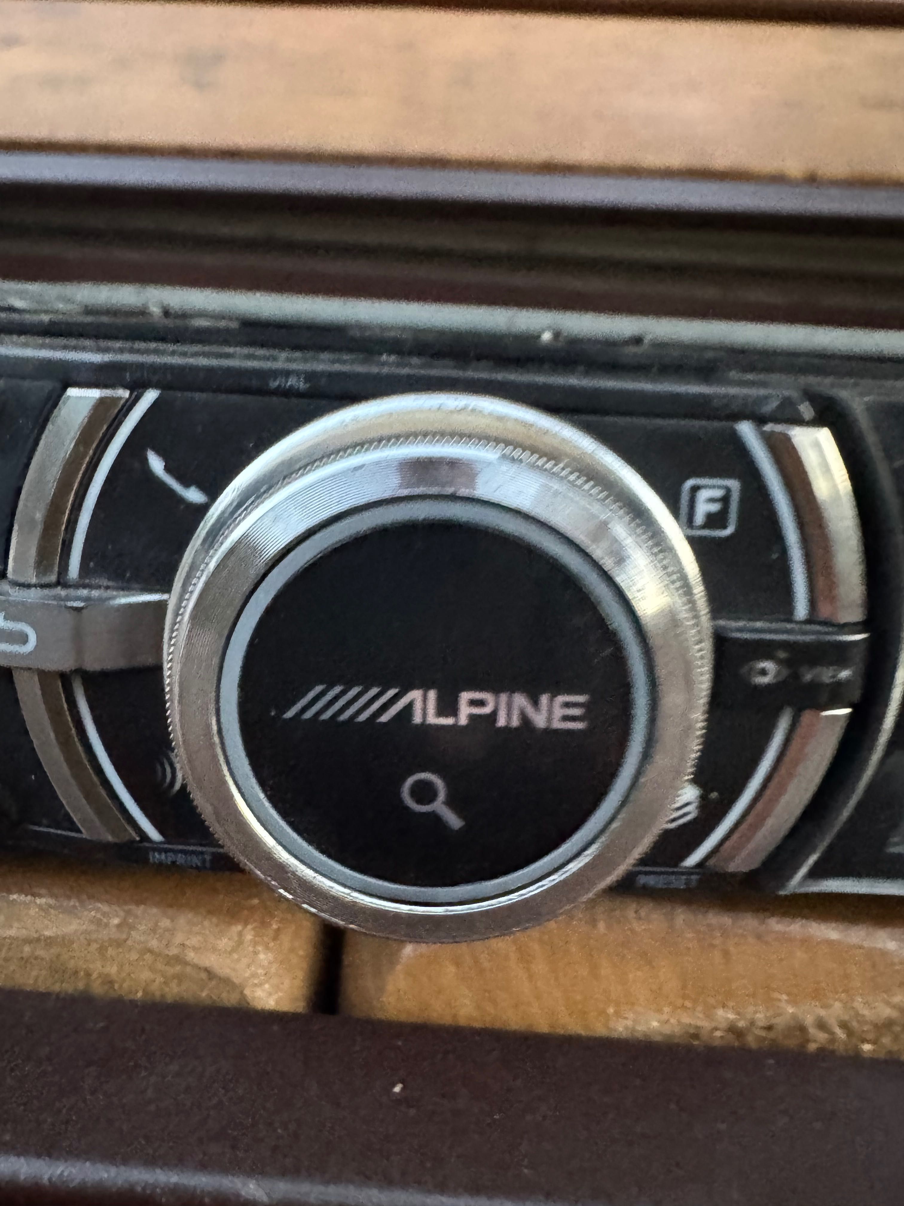 Магнитола Alpine