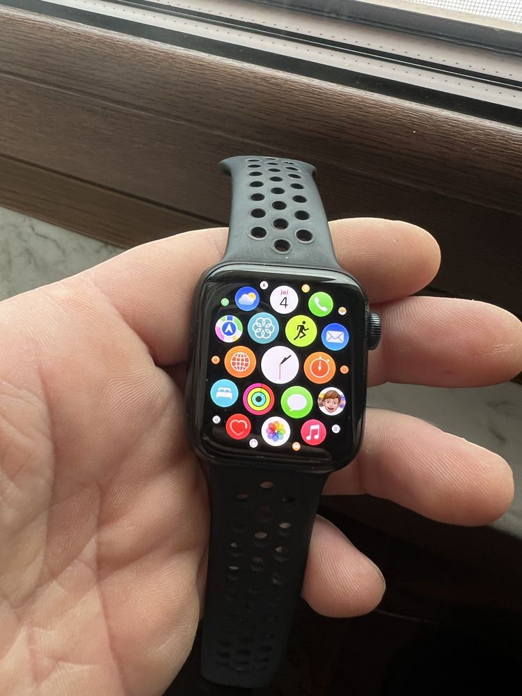Aple watch se2  4mm