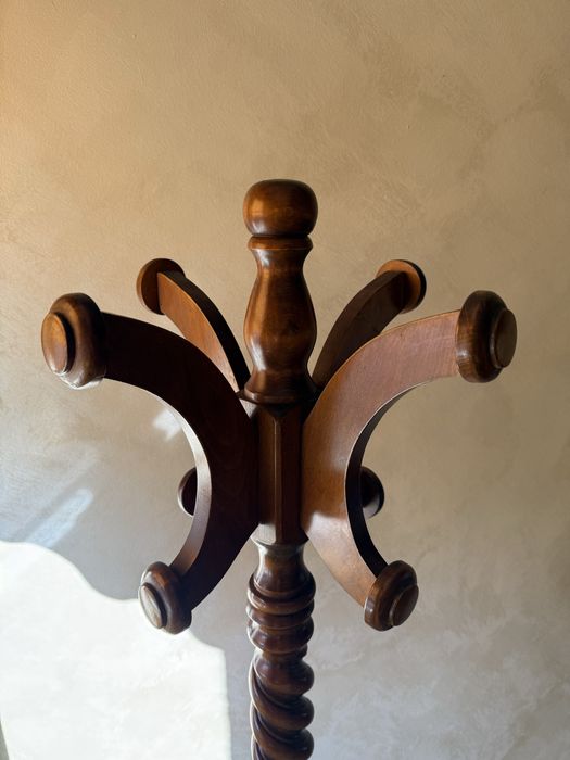 Cuier din lemn masiv