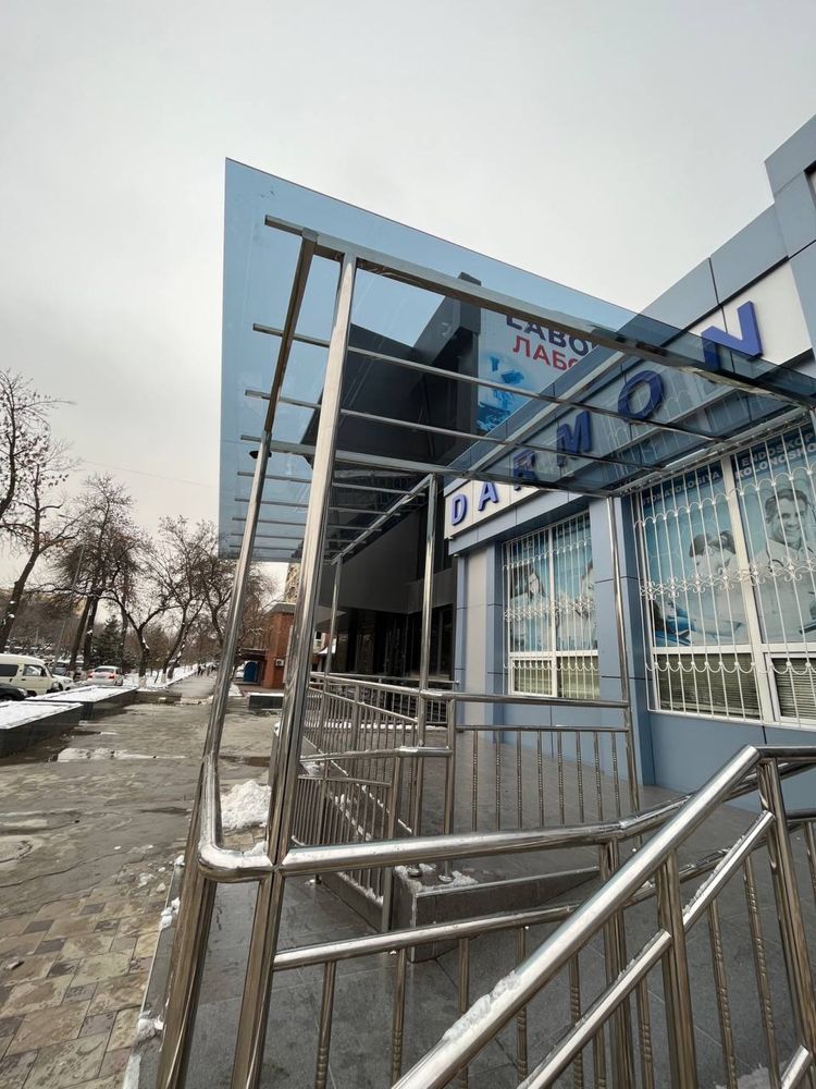 Стекло 10мм коленое