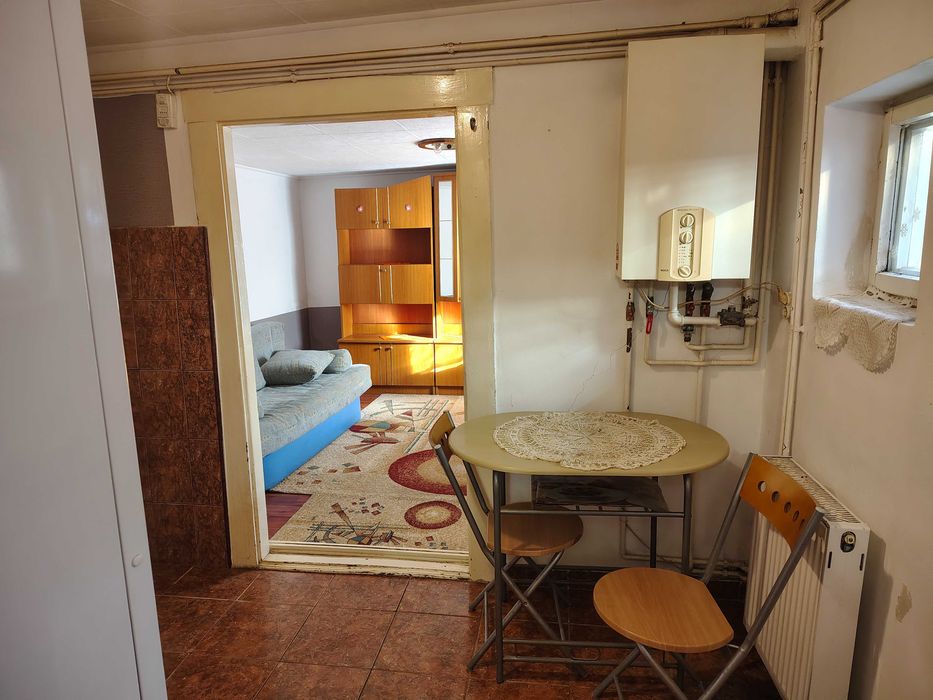 Vând casă cu 1 cameră, curte comună, str. Călărașilor