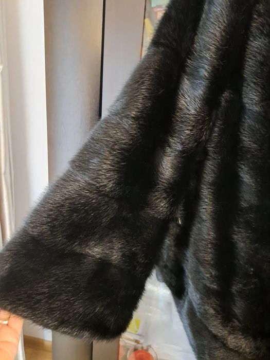 Vând haină de blană naturală