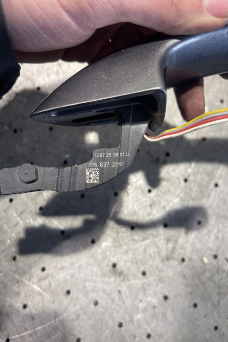 Maner deschidere din exterior usa fata dreapta 7P6 837 206F Volkswage