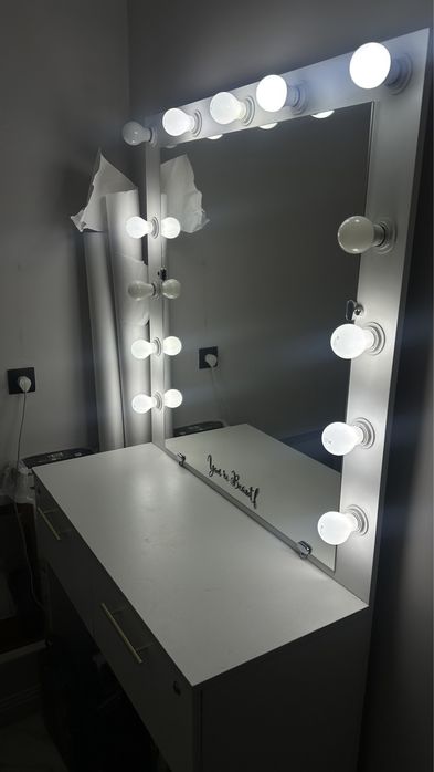 Продается стол для визажиста, макияжа