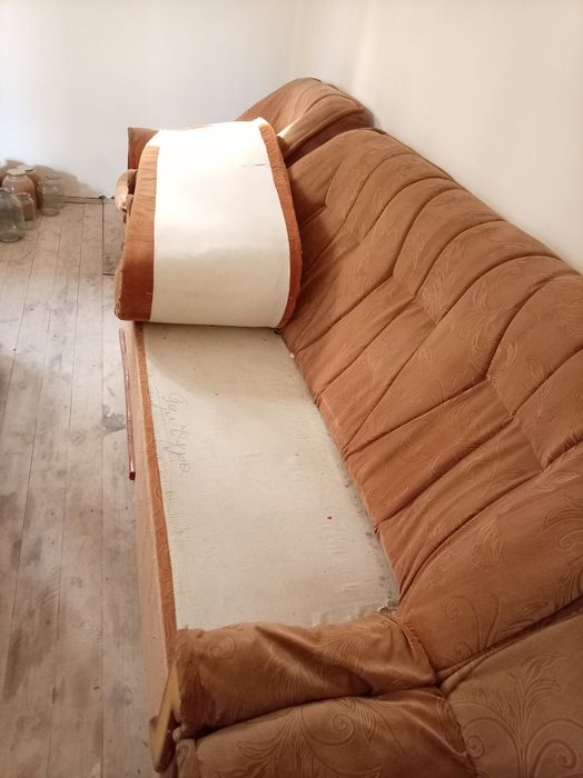 Диван кресло сотилади.