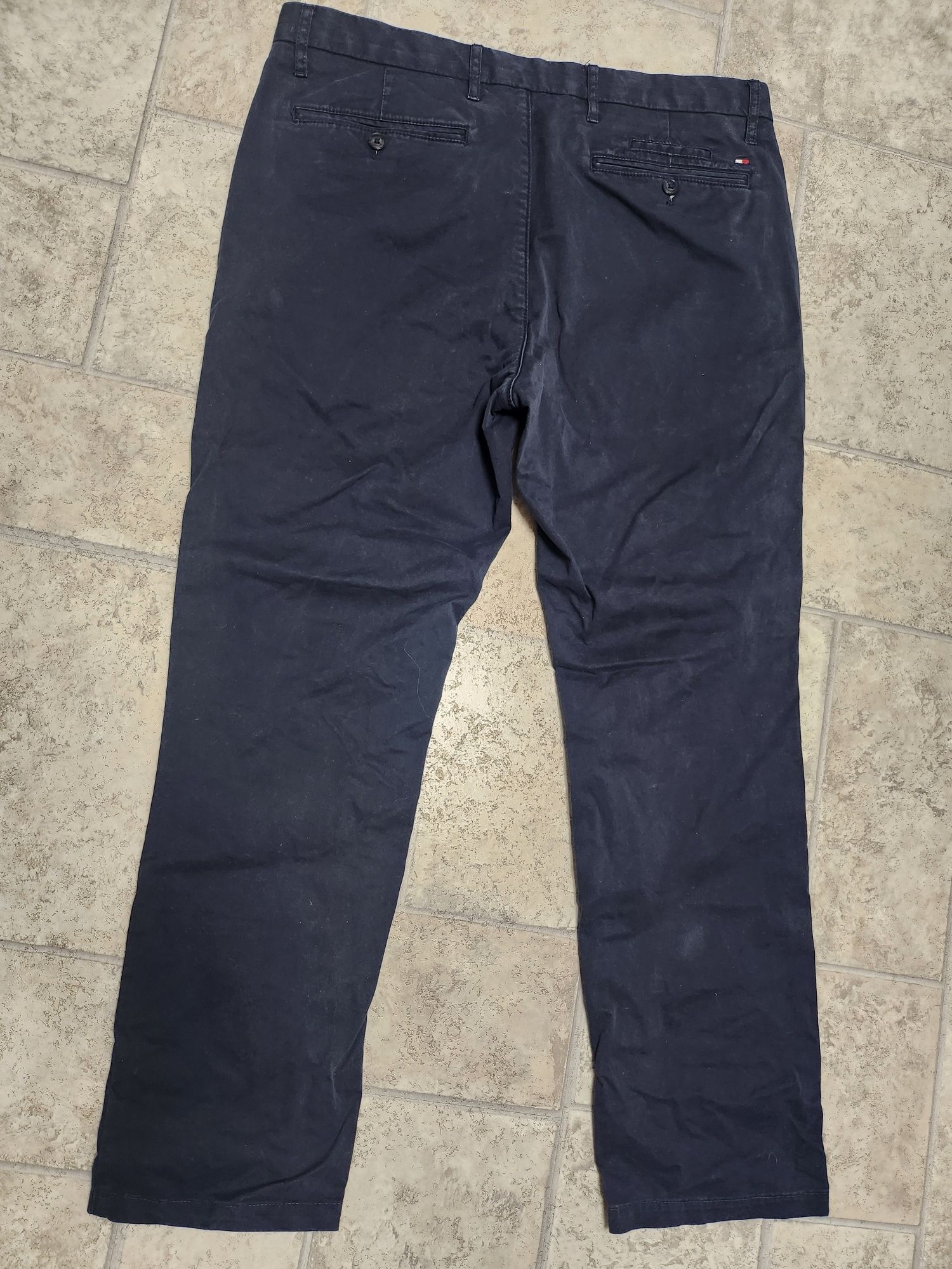 Vand pantaloni Tommy H