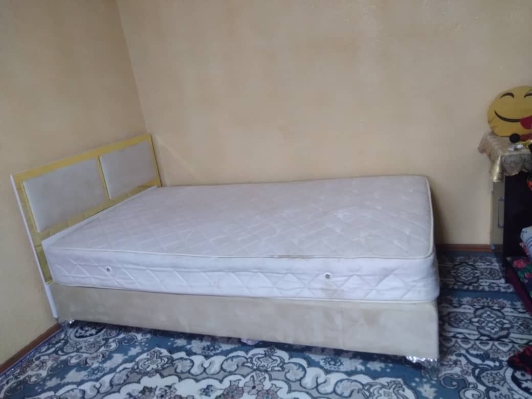 Divan 1 yarim kishilik