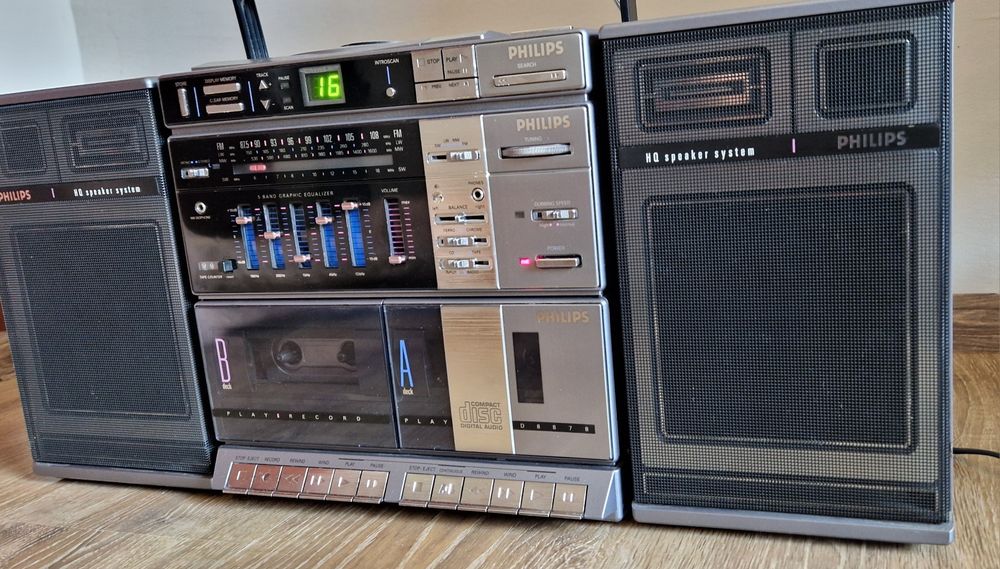 Радиокасетон Philips D8878