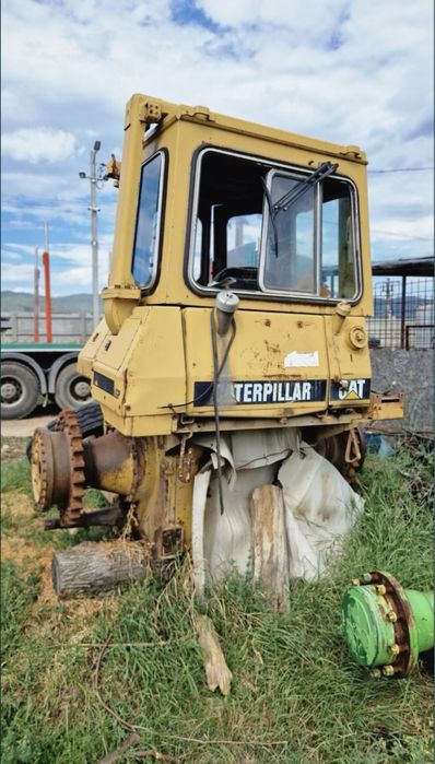 Dezmembrez Buldozer Caterpillar D4H