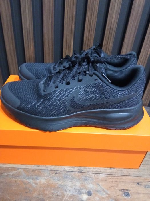 Мъжки черни маратонки Nike
