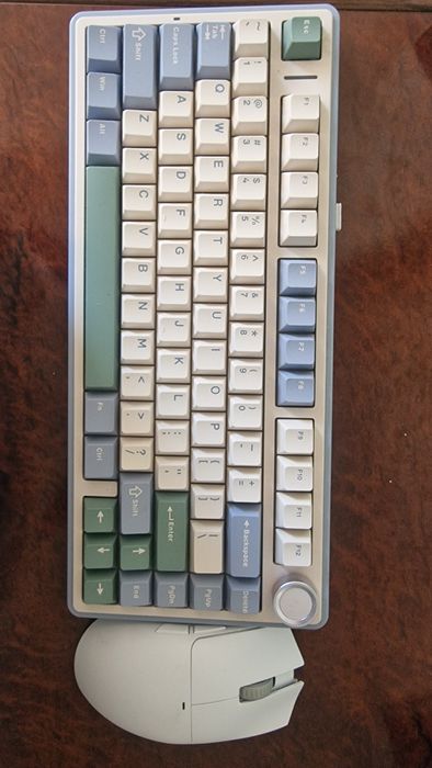 Продам мышки и клавиатуру вместе за 25000 клавиатура Aula f75