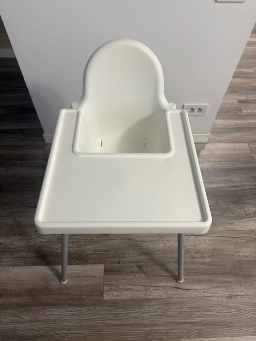 Scaun de masa Antilop Ikea si baveta Tidy Tot