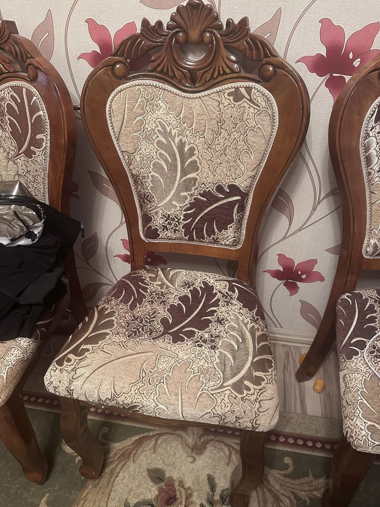 Продам стол  со стульями