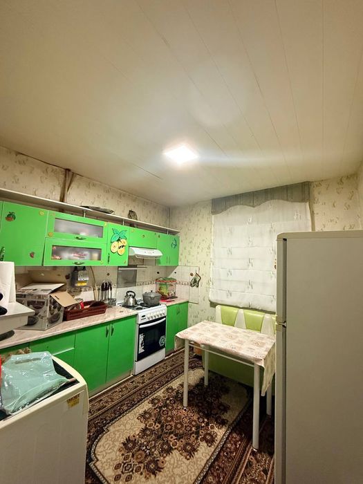 Buyuk ipak yo'li metrosi yonida